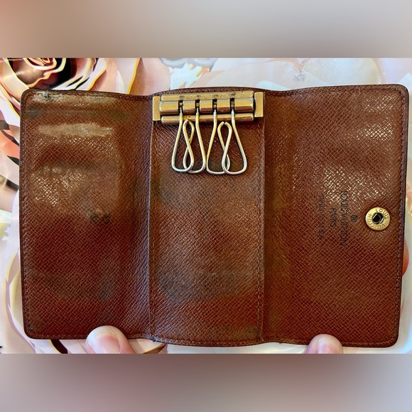 Louis Vuitton Monogram 4 Key Case - Picture 6 of 7